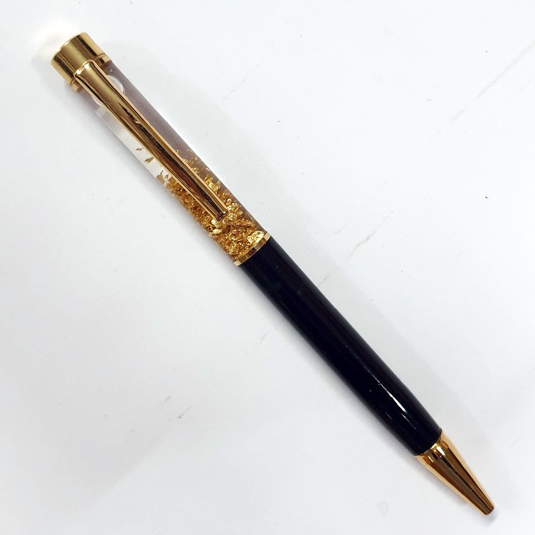 MP01 Gold Flake Zari Metal Pen blank showing high-gloss finish and gold accents for engraving.