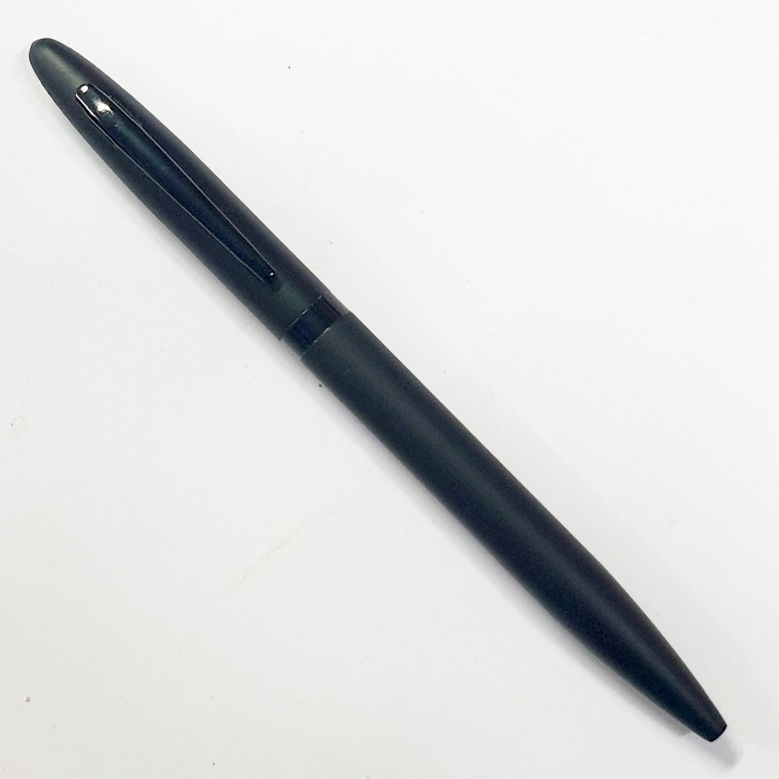 MP08 Kit Kat style segmented black metal pen blank showing matte finish and unique grip design.