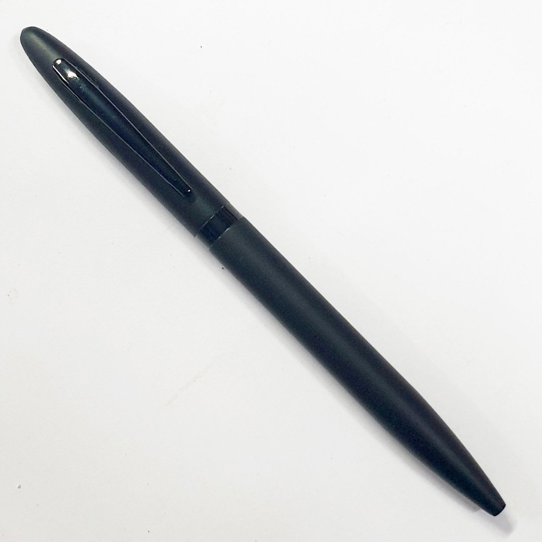 MP08 Kit Kat style segmented black metal pen blank showing matte finish and unique grip design.