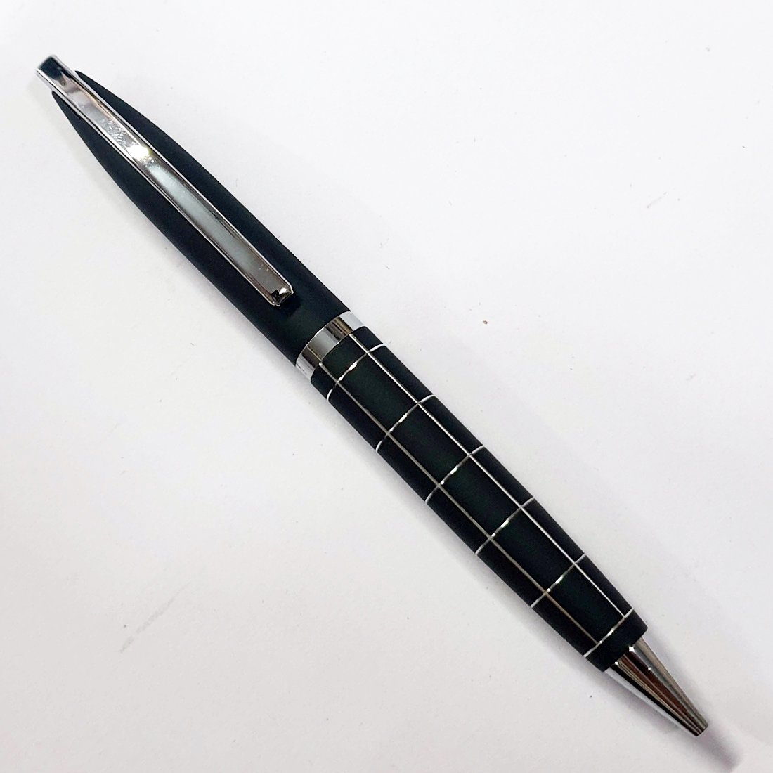 MP20 KE777 Black and Silver Metal Pen blank showing professional two-tone finish for custom laser engraving.