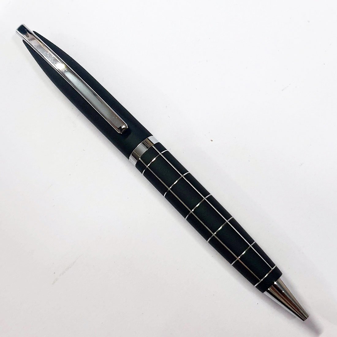 MP20 KE777 Black and Silver Metal Pen blank showing professional two-tone finish for custom laser engraving.